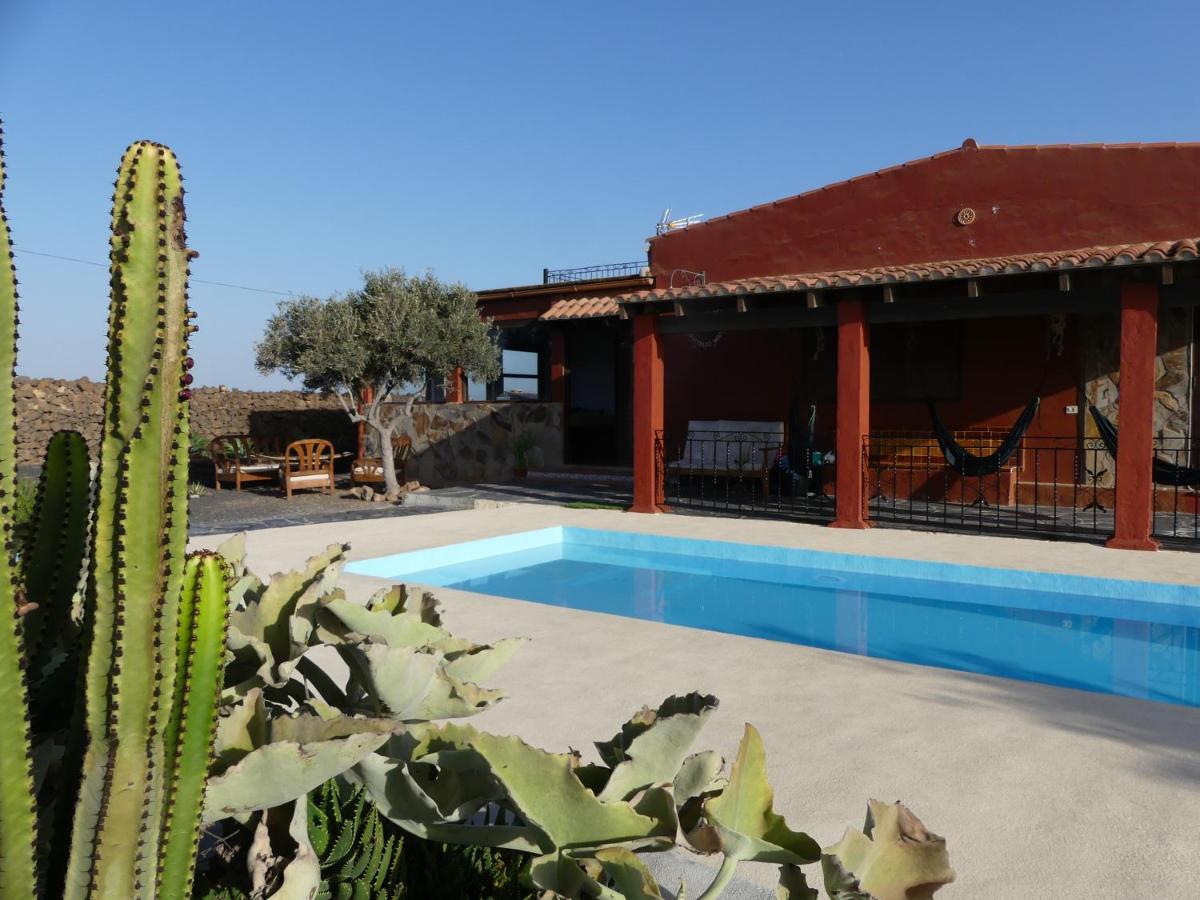 Warung Hotel Лахарес Екстериор снимка