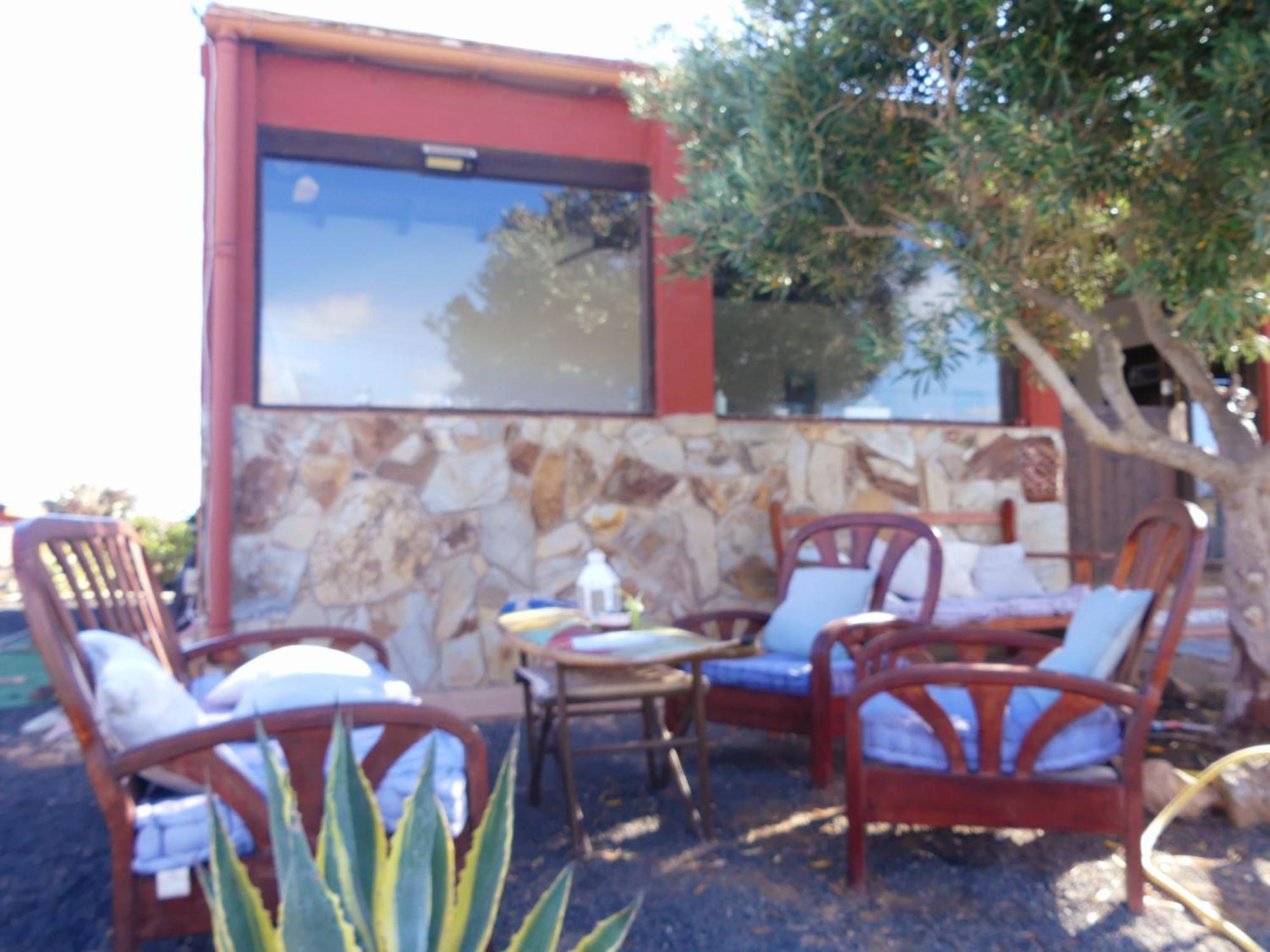Warung Hotel Лахарес Екстериор снимка