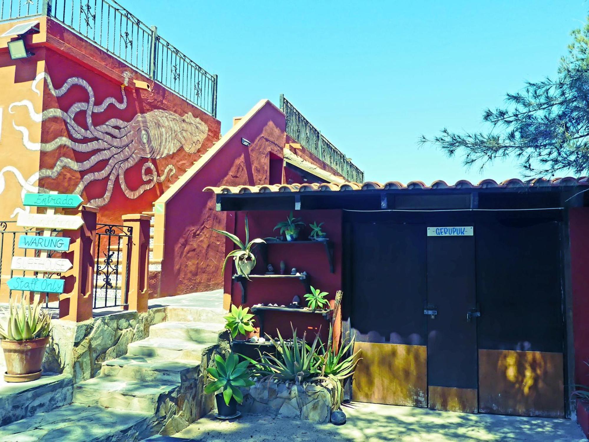 Warung Hotel Лахарес Екстериор снимка