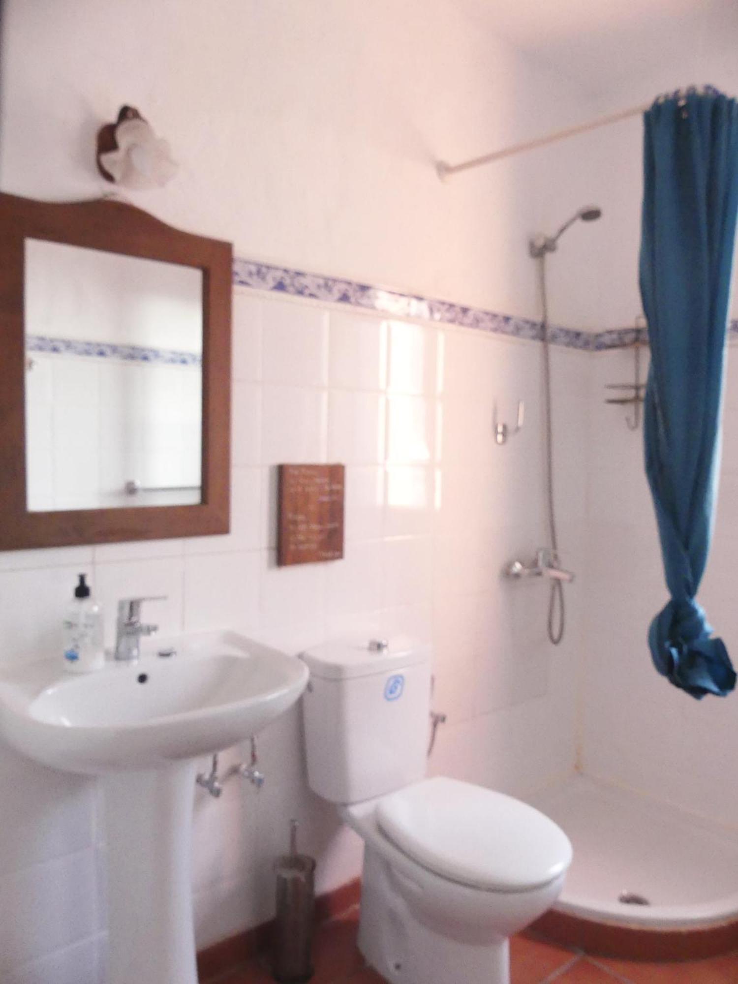 Warung Hotel Лахарес Екстериор снимка