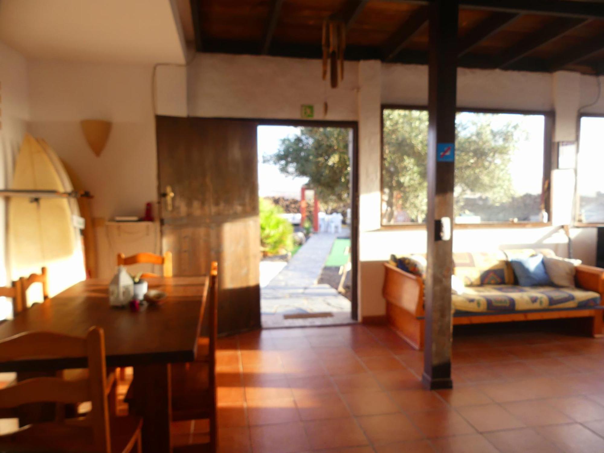 Warung Hotel Лахарес Екстериор снимка